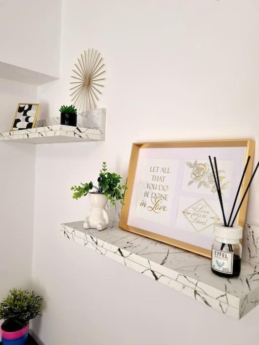 Ultracentral Magheru Studio Apartment Bucharest Luaran gambar