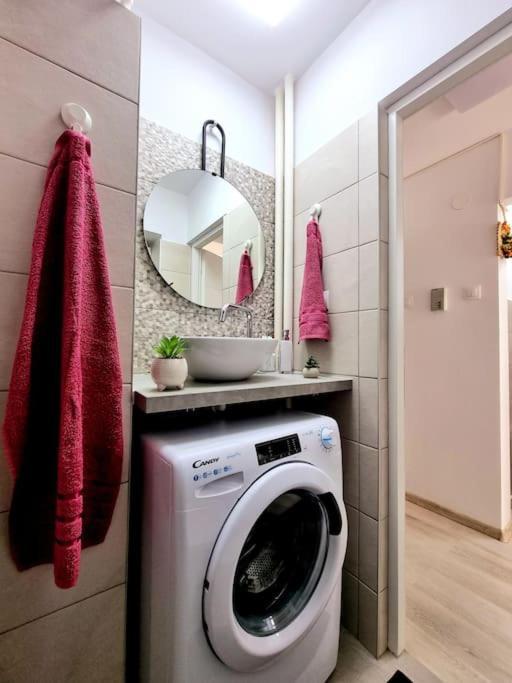 Ultracentral Magheru Studio Apartment Bucharest Luaran gambar