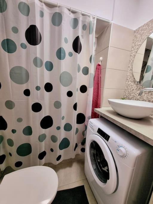 Ultracentral Magheru Studio Apartment Bucharest Luaran gambar